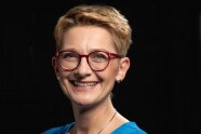 Porträt der ehemaligen Studierenden der Fachakademie Susanne Gast