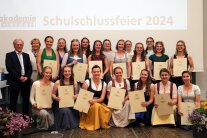 Gruppenbild der Absolventinnen der Fachakademie des Jahrgangs 2024