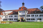 Die Fachakademie Triesdorf befindet sich im Weißen Schloss
